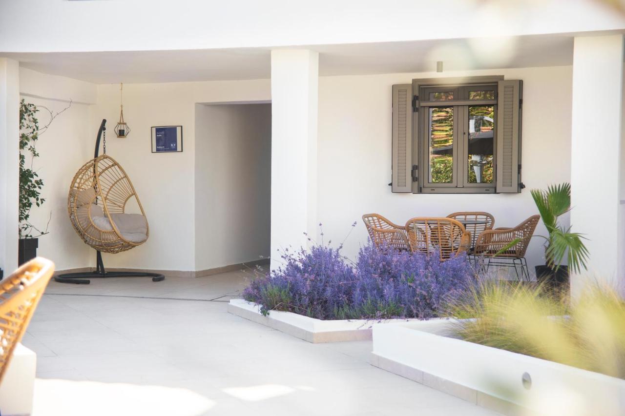 Araliki Suites بوليخرونو الغرفة الصورة